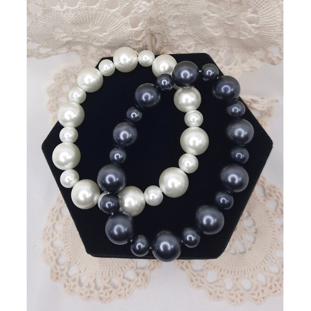 Set of Faux Pearl Bracelets Graduated Beads Chunky Black White Duo Stretch